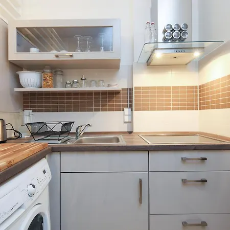 4 Personen Altbau Nahe Kurfuerstendamm - Macbeth