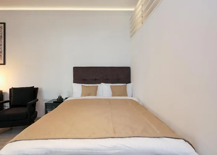 4 Personen Altbau Nahe Kurfuerstendamm - Macbeth