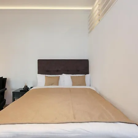 4 Personen Altbau Nahe Kurfuerstendamm - Macbeth